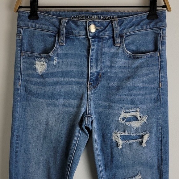 American Eagle high rise jegging Sz 2 short Distressed - Picture 2 of 7